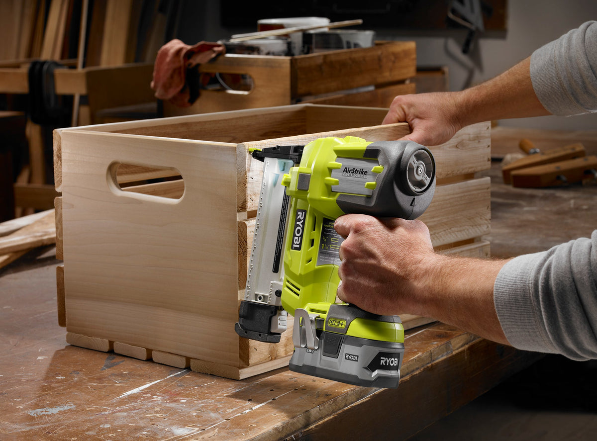 18V ONE+ AirStrike™ 18GA Narrow Crown Stapler Image 7